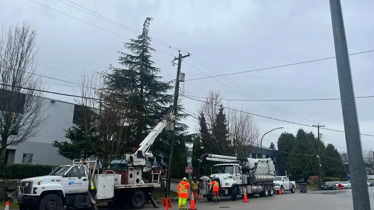 Metro Power truck Pole Holding in Surrey BC