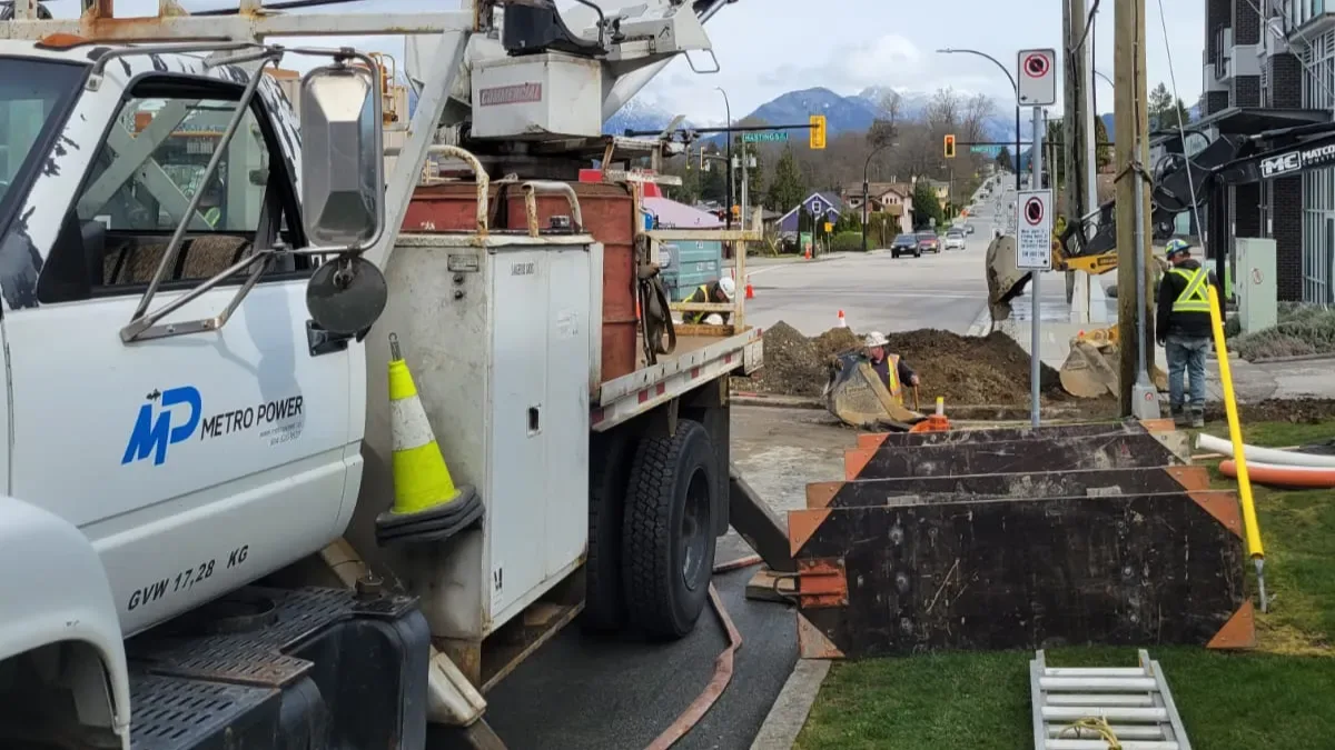 Metro Power truck doing Pole Holding and Safety Watching in Vancouver BC