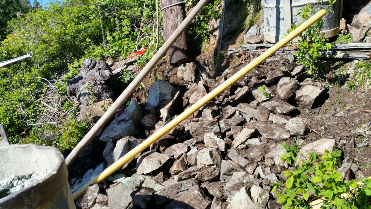 Pole Holding – Metro Power