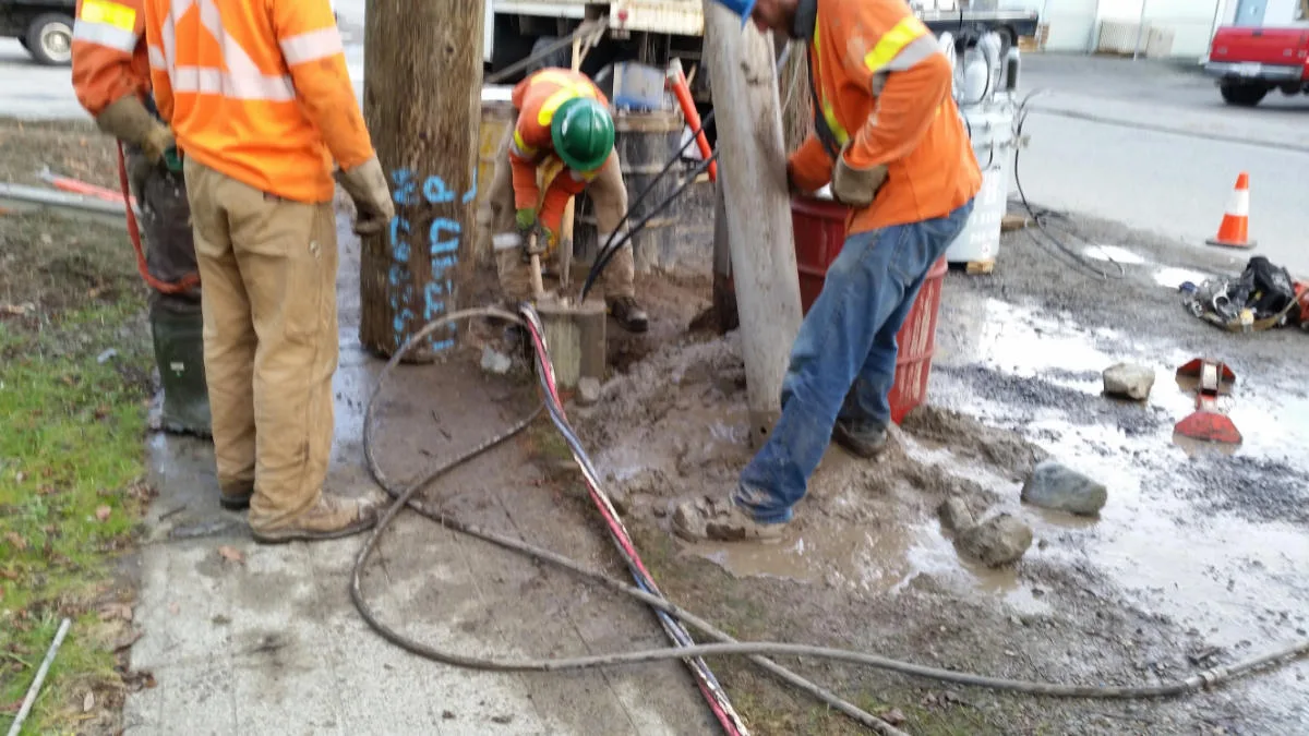 Pole Holding Vancouver – Metro Power
